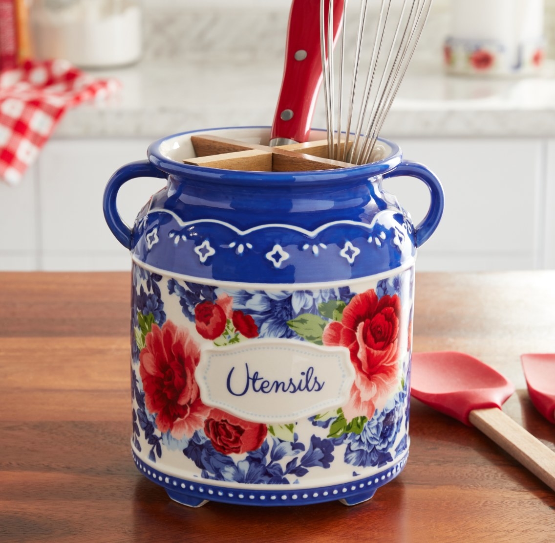 The utensil holder in blue