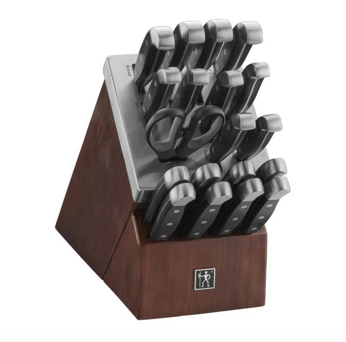 The self-sharpening knife block set