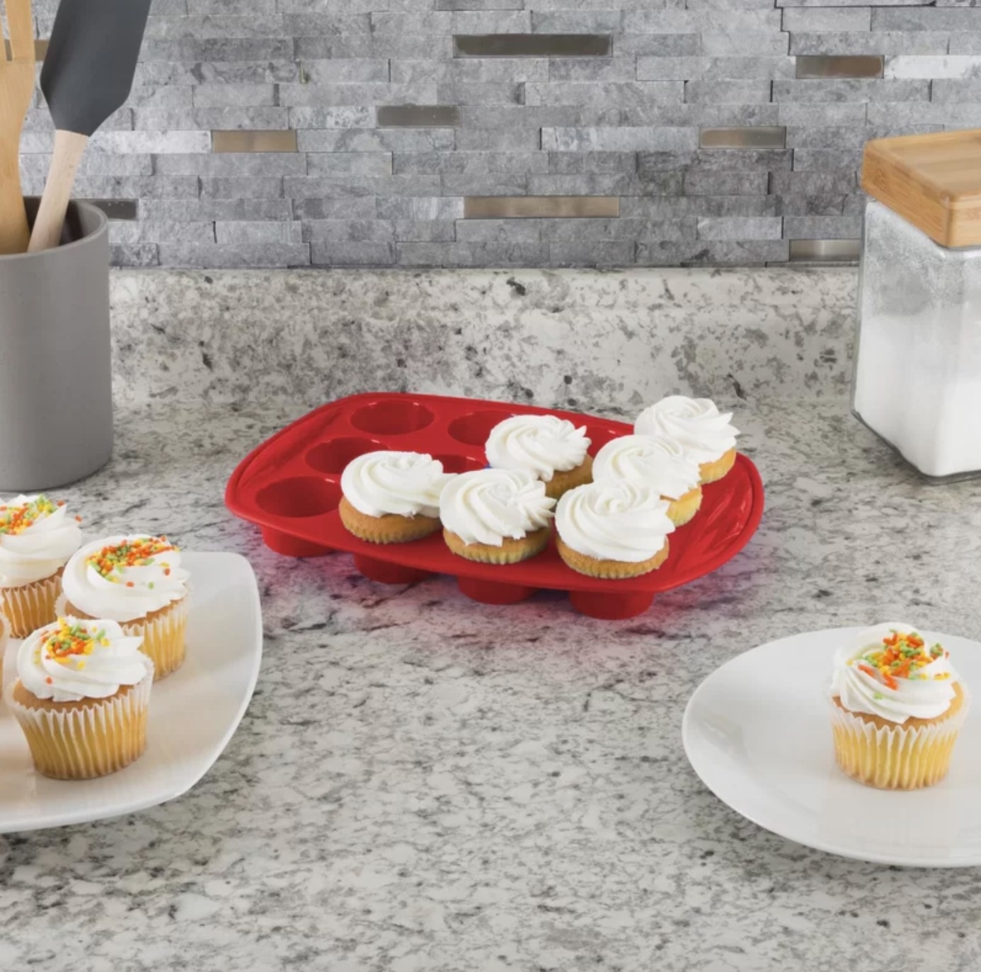 The 18 piece nonstick bakeware set