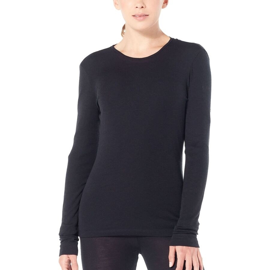 Model wearing the base layer in the color Black