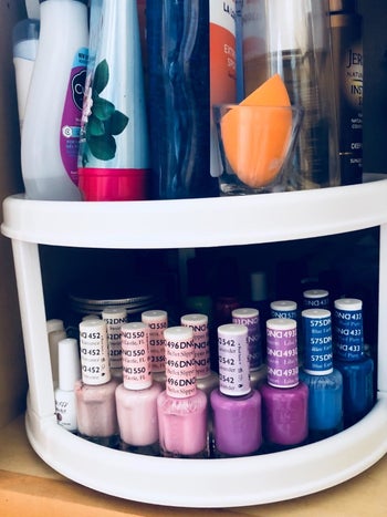 A reviewer's photo of the lazy Susan holding nail polish 