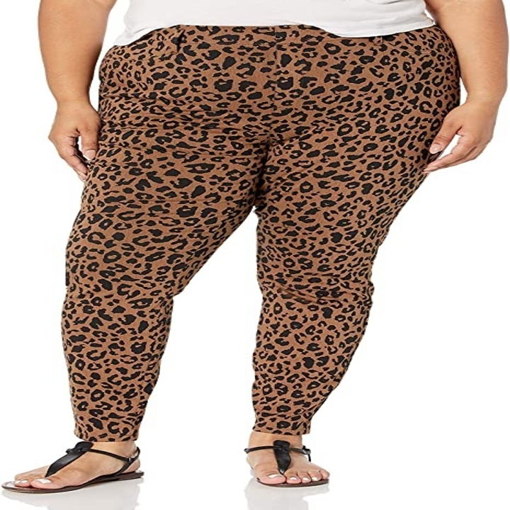 Model wearing the jeggings in cheetah print