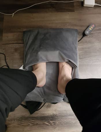 reviewer using pad as a foot warmer