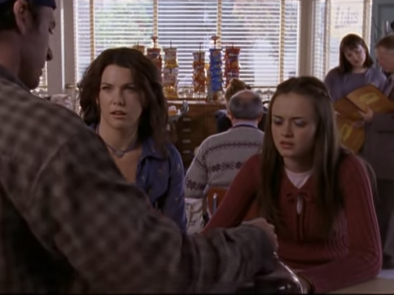 Rory and Lorelai at Luke&#x27;s getting coffee on Gilmore Girls