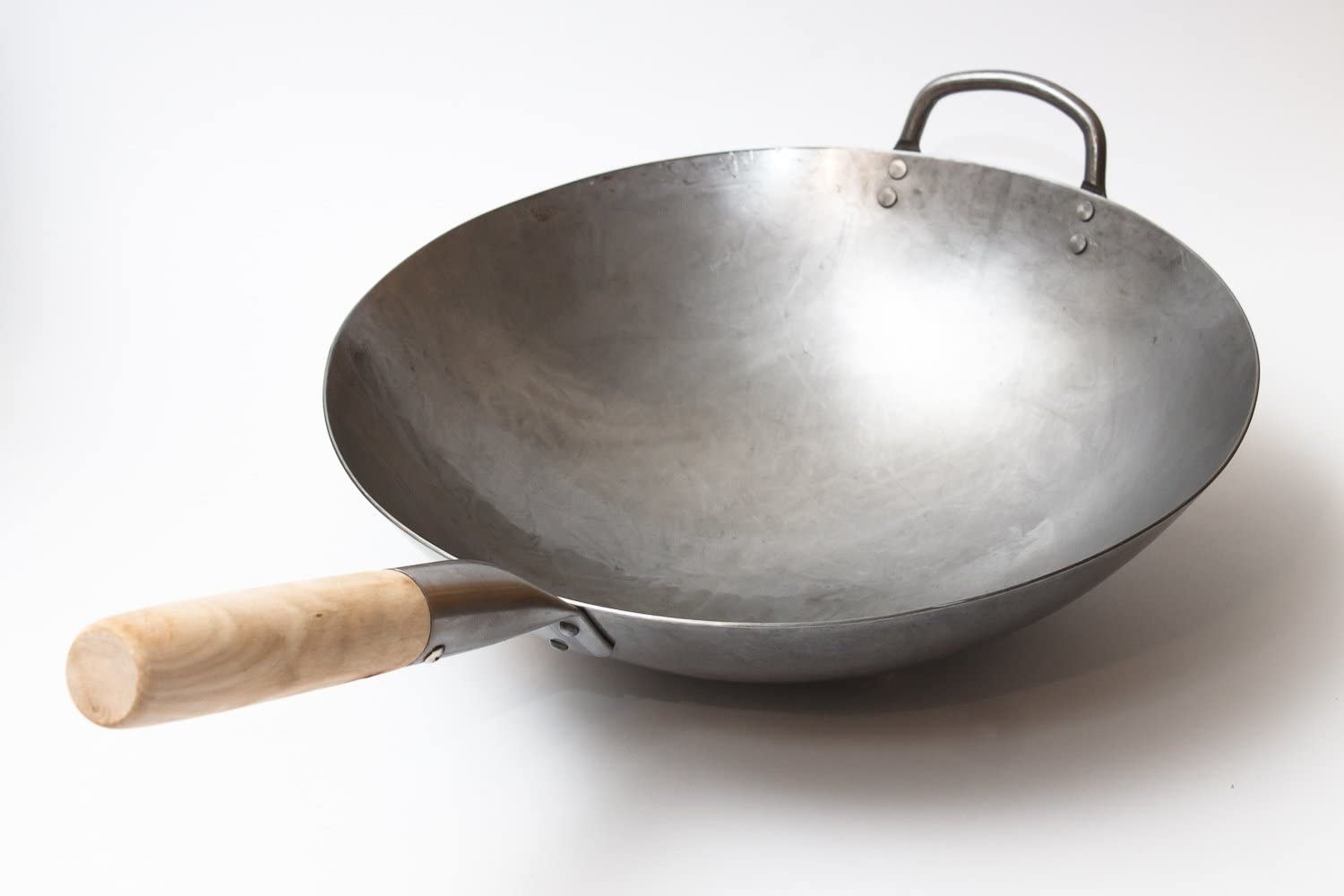 Large wok with wooden handle 