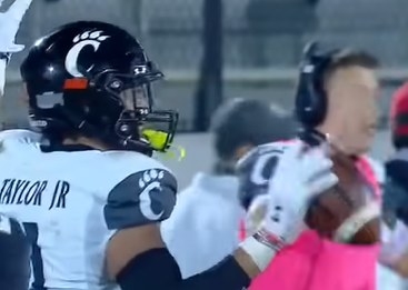Black helmet with a white &quot;C&quot; that looks like a paw and is underlined by a red line