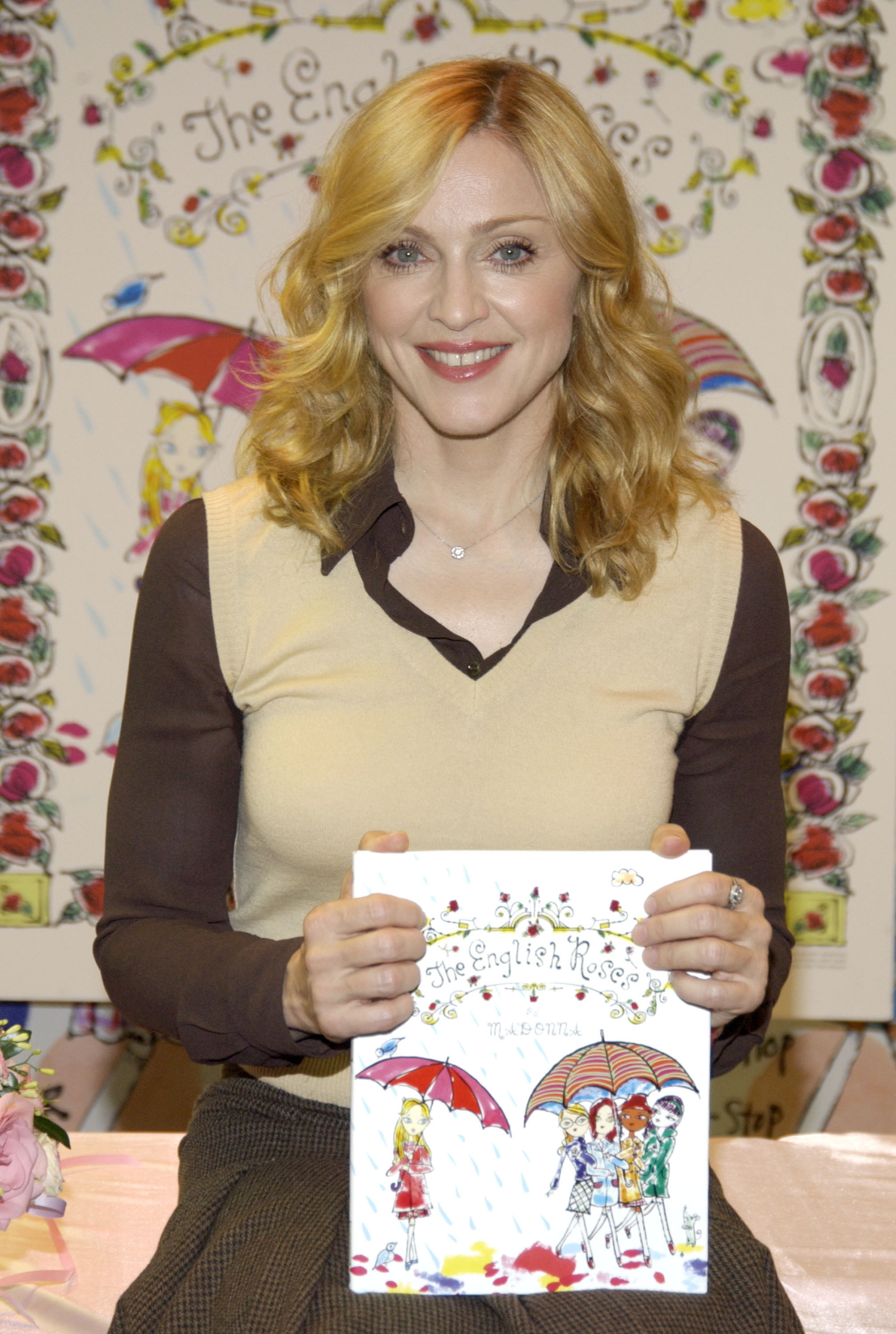 Madonna holding a copy of The English Roses 