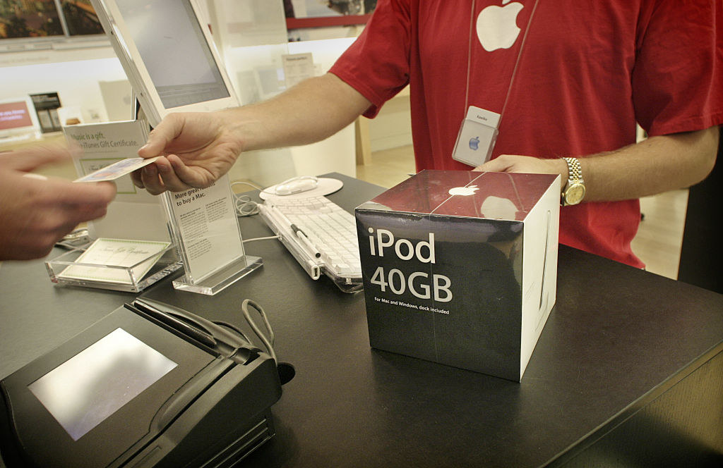 A 40GB iPod being bought at the Apple Store