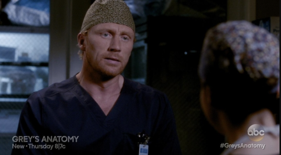 Owen in blue scrubs in &quot;Grey&#x27;s Anatomy&quot;