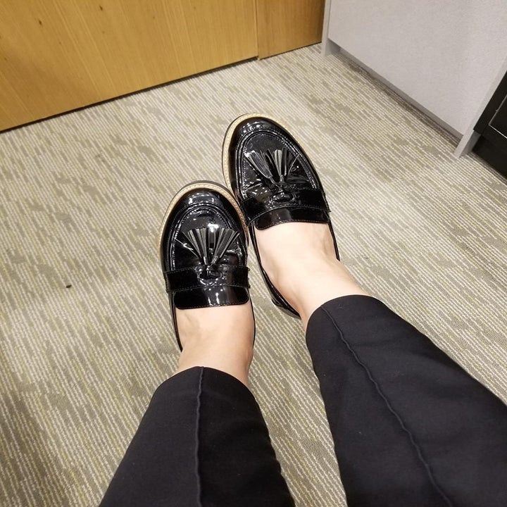 The shoes in black worn by an Amazon reviewer