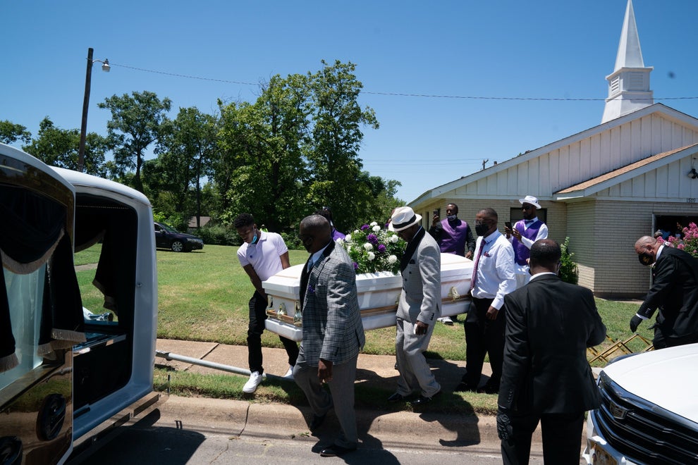 These Photos Show What A Rollercoaster The First Year Of The Pandemic ...