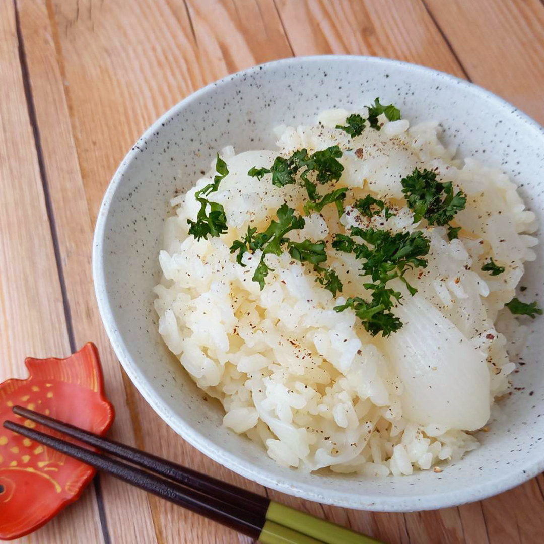 丸ごと1個投入 コク旨新玉ねぎの炊き込みご飯