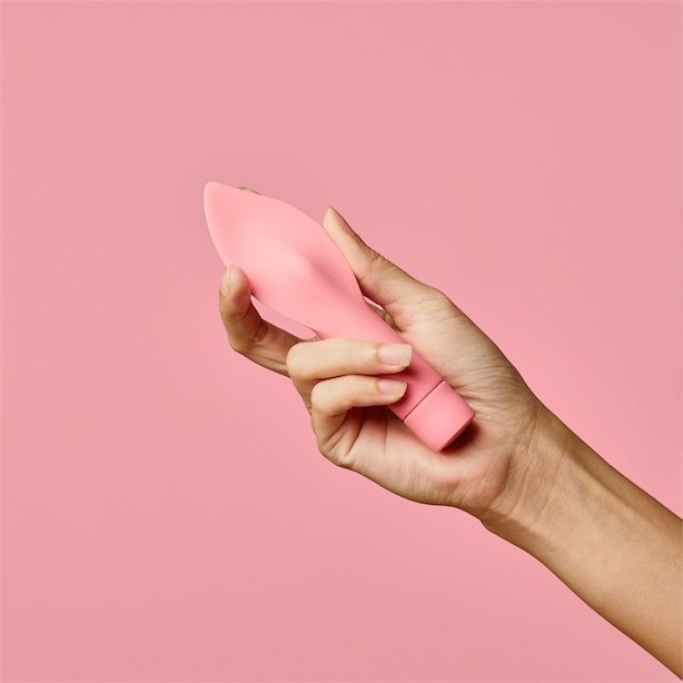 A person holding the flame-shaped vibrator 