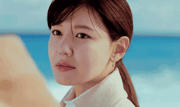 Choi Soo-young stands on the beach in Run On 