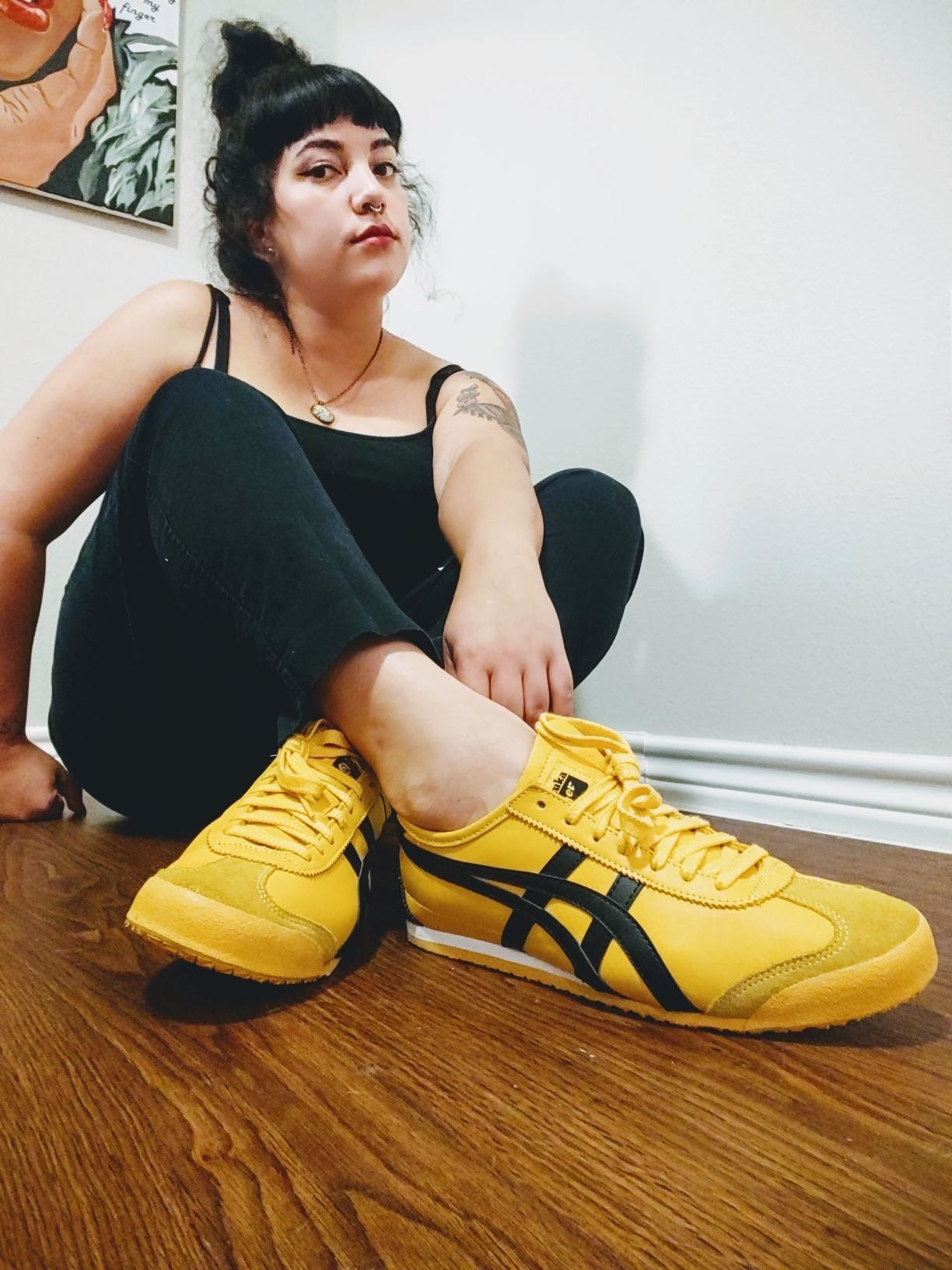 reviewer wearing yellow and black onitsuka mexico sneakers