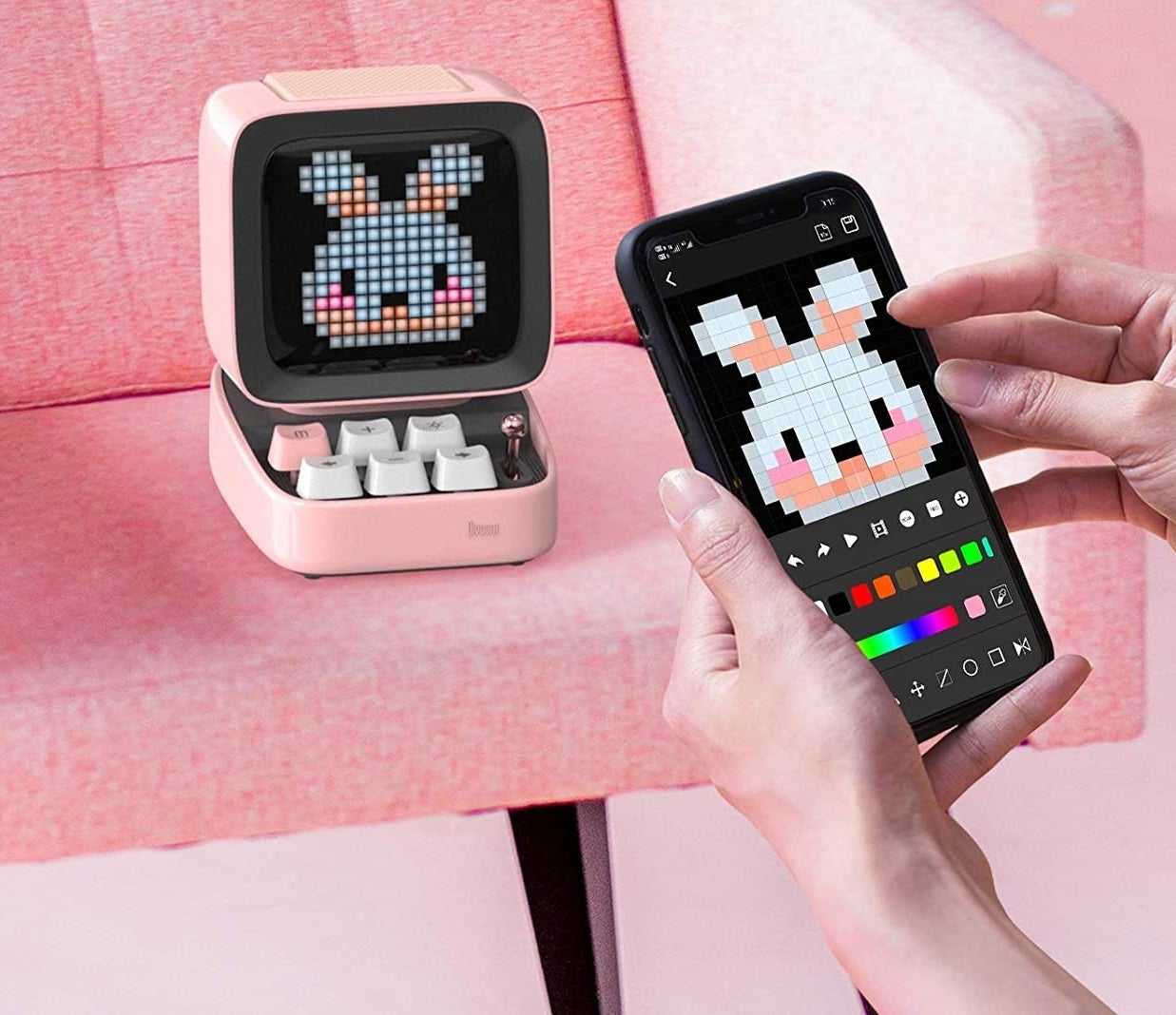 A person using the app to design their own screensaver