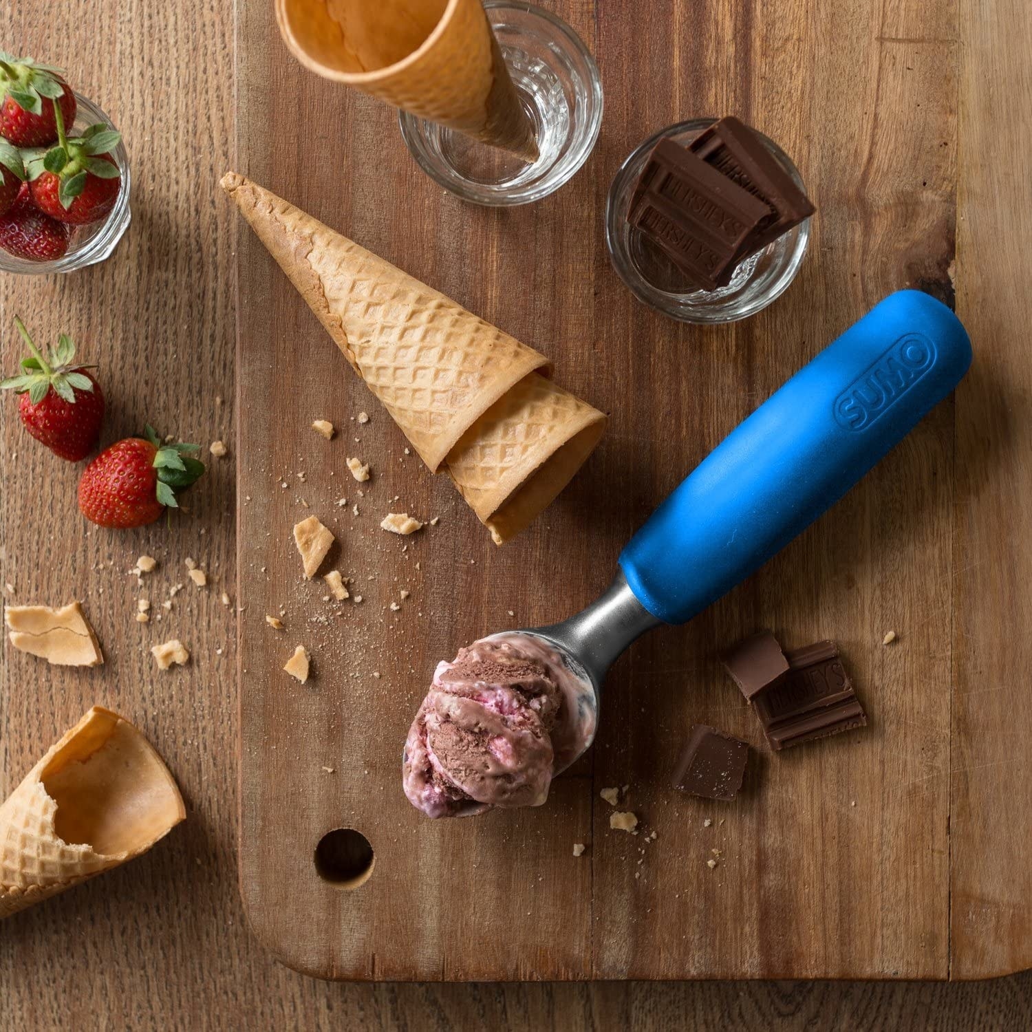 blue handled ice cream scoop