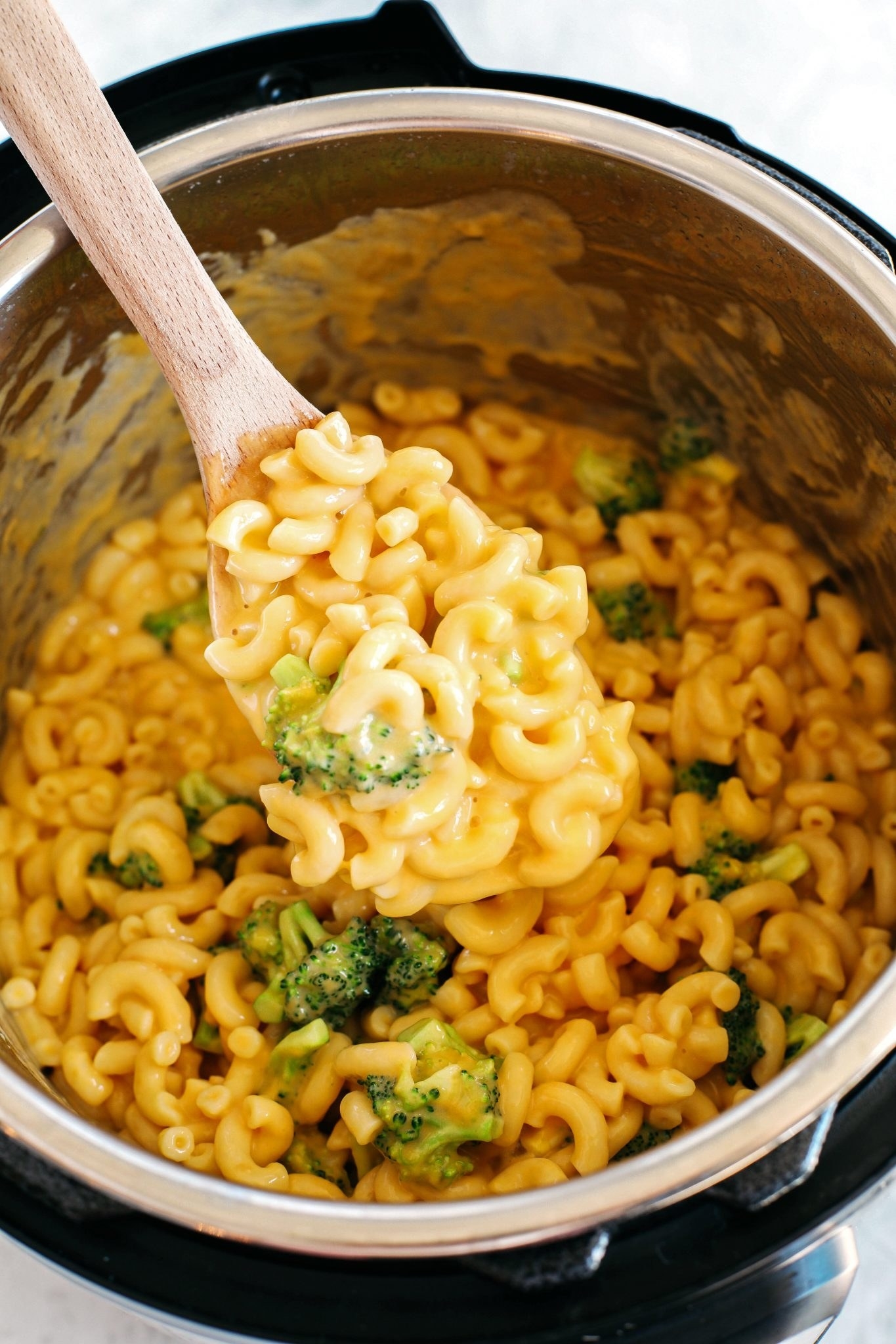 Macaroni with broccoli in an Instant Pot