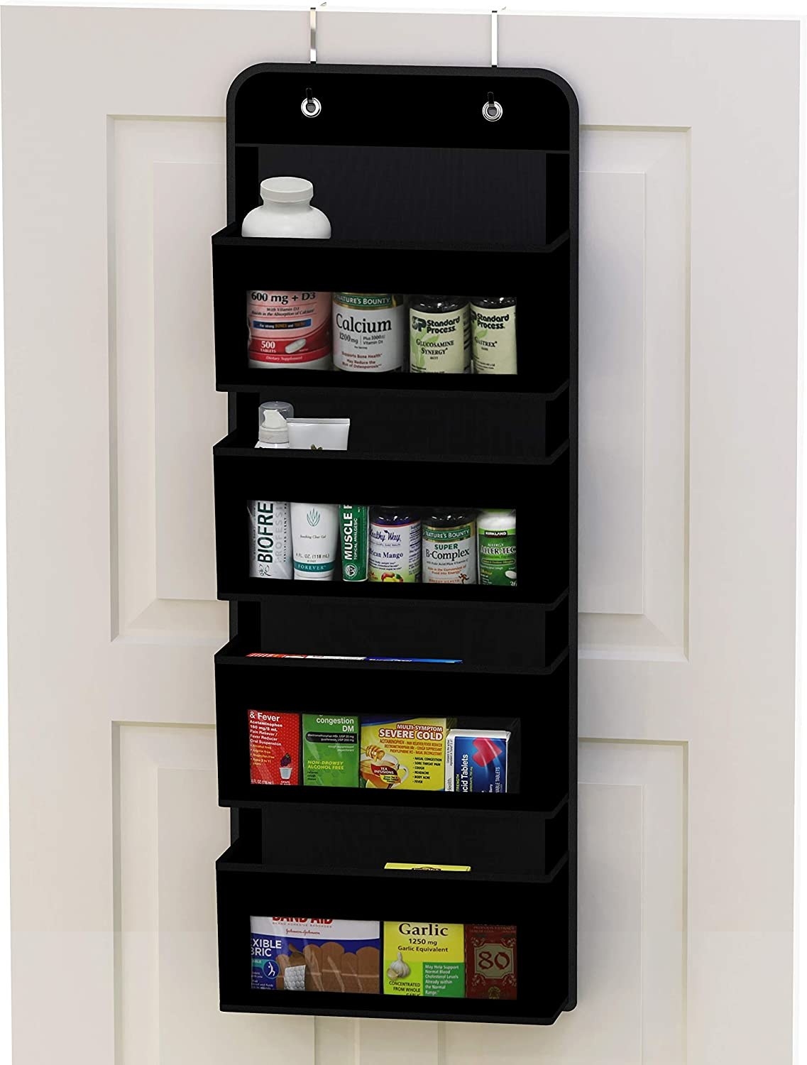 A door-hanging organizing shelf 
