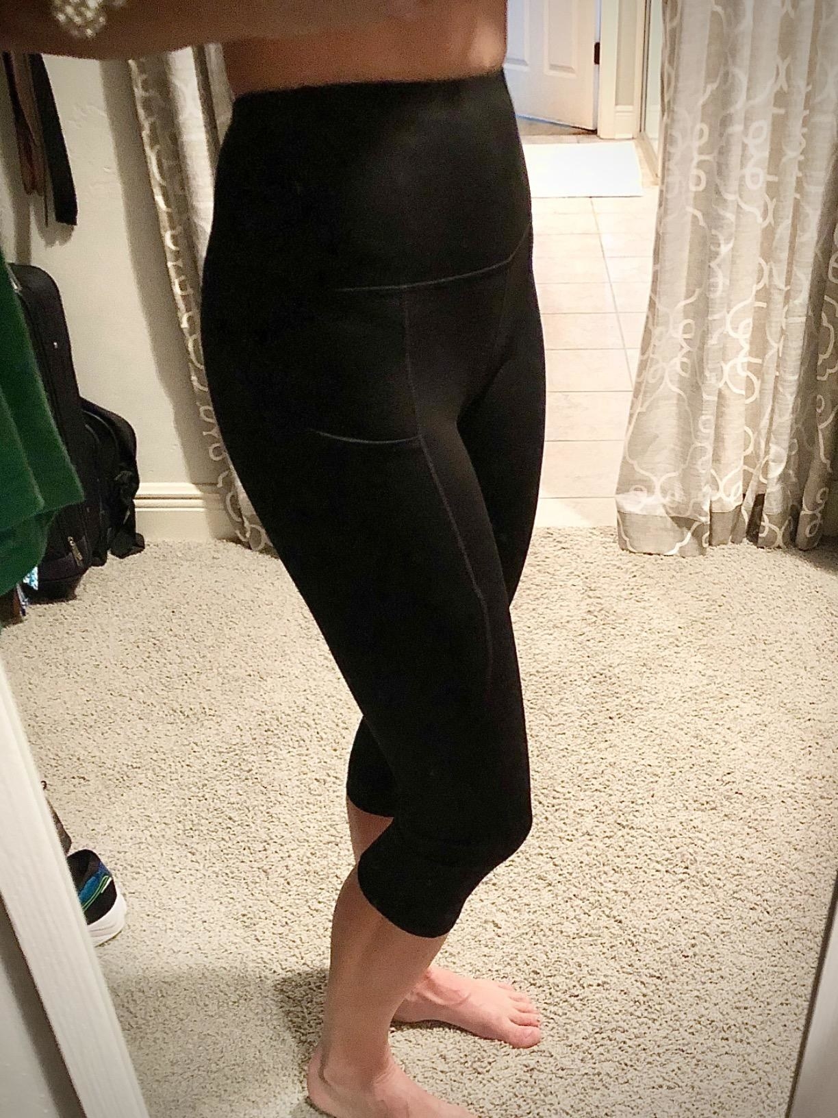 a reviewer in black leggings with pockets
