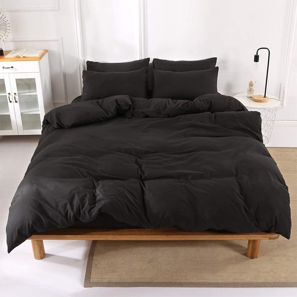 Matte black bedding with duvet cover and matching pillow cases 