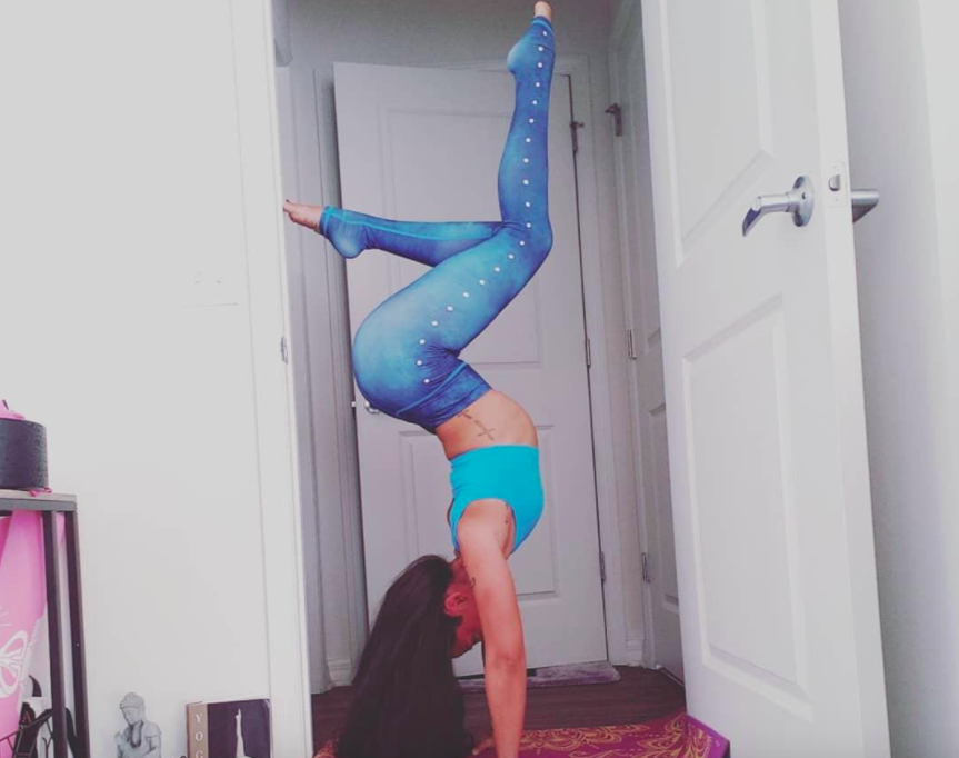 Reviewer doing yoga in the bright blue leggings with dotted side pattern 