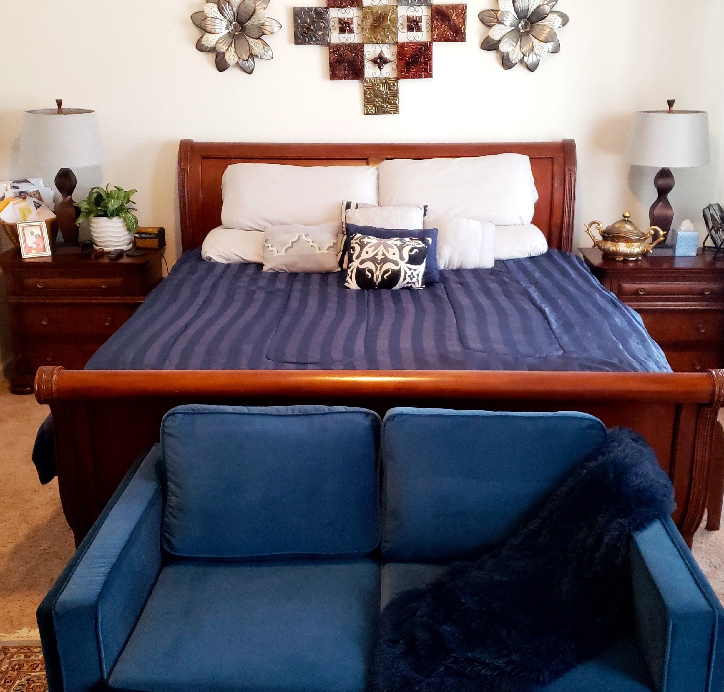 blue two-seat loveseat with square arms and wood legs