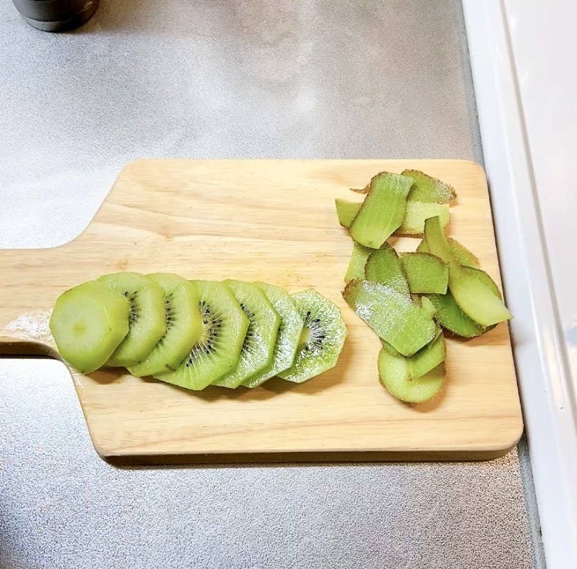 Ikeaの 599円まな板 があなどれない お皿代わりになるし 使いやすくてむっちゃオシャレ