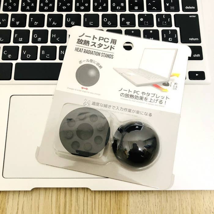 これは作業が捗るわ アマゾンで買った スタンドになるpcケース 家でも外出先でも大活躍です