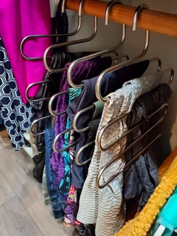 reviewer's s-shaped hangers holding up leggings