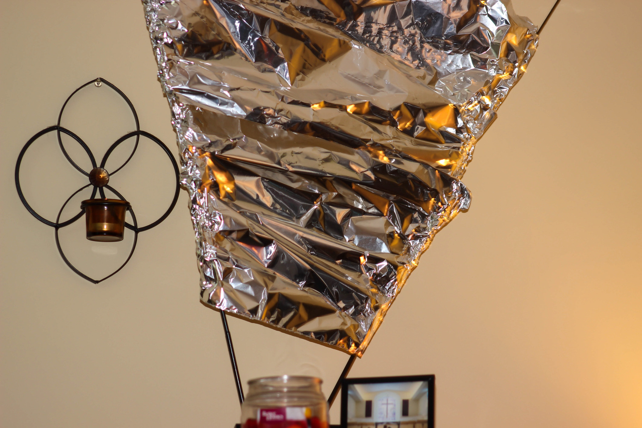 Indoor television antenna with aluminum foil wrapped on it