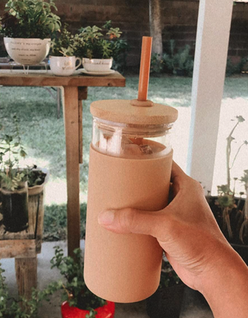 reviewer holding the tumbler with coffee inside