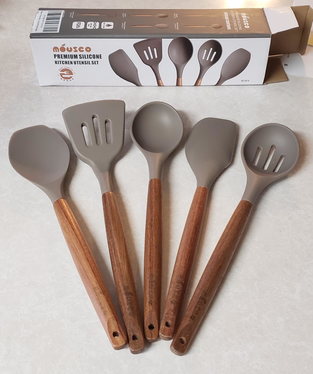 Review photo of the gray kitchen utensils