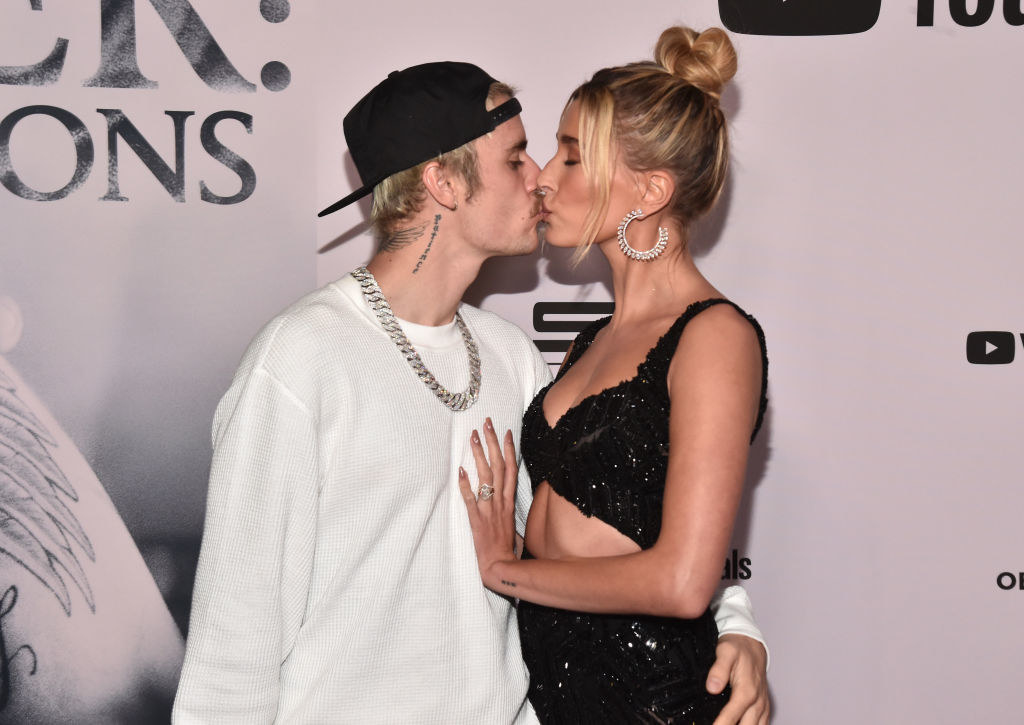 Justin and Hailey kissing on a red carpet
