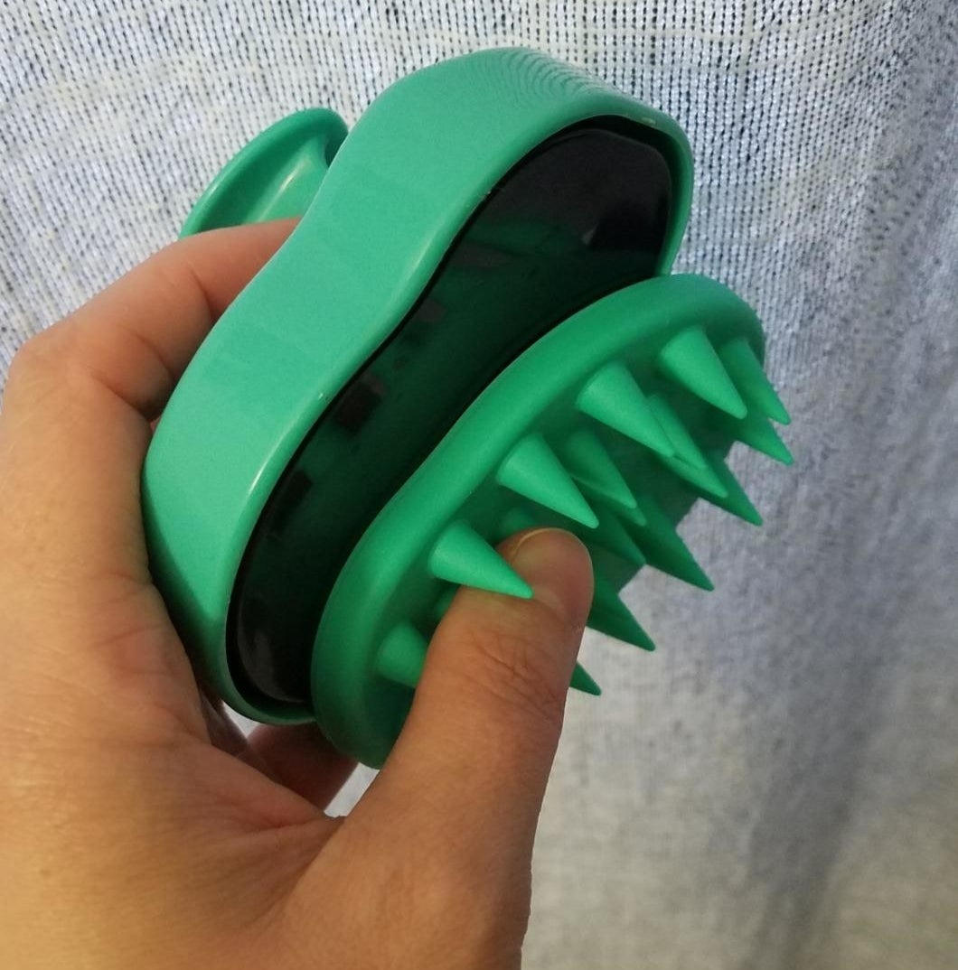 Review photo of the light green shampoo brush