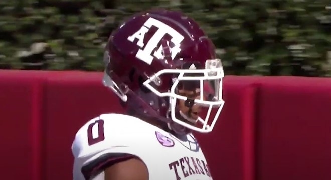 Maroon helmet and white letters &quot;A&quot; and &quot;M&quot; with a bigger &quot;T&quot; in the middle