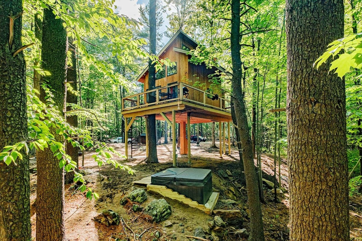 the secluded treehouse