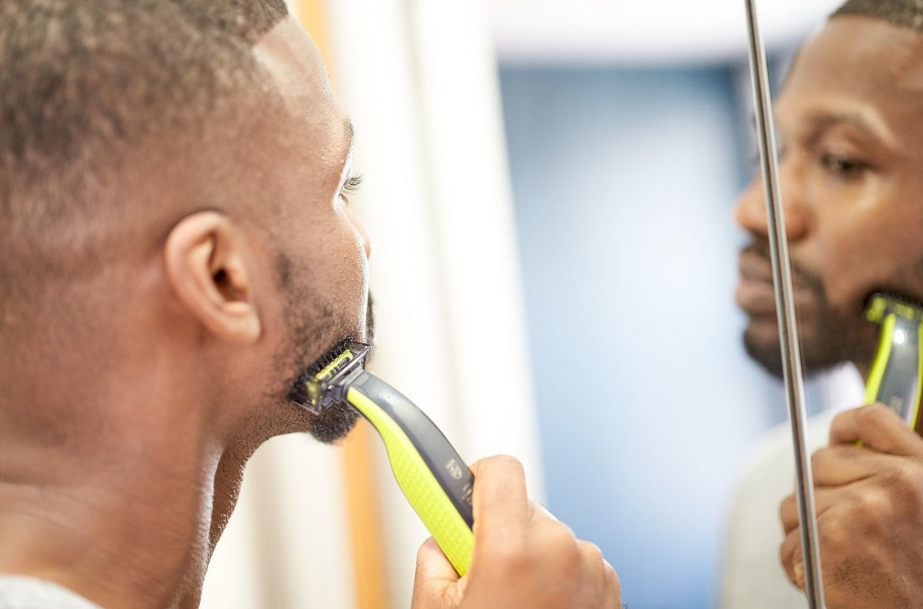 A model shaving his face