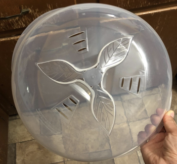 reviewer holding splatter cover