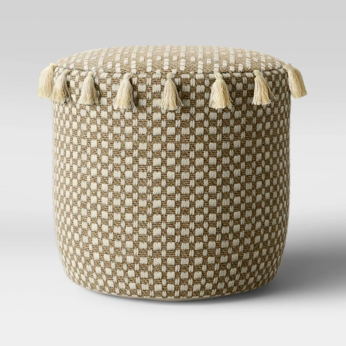 The natural tassels pouf