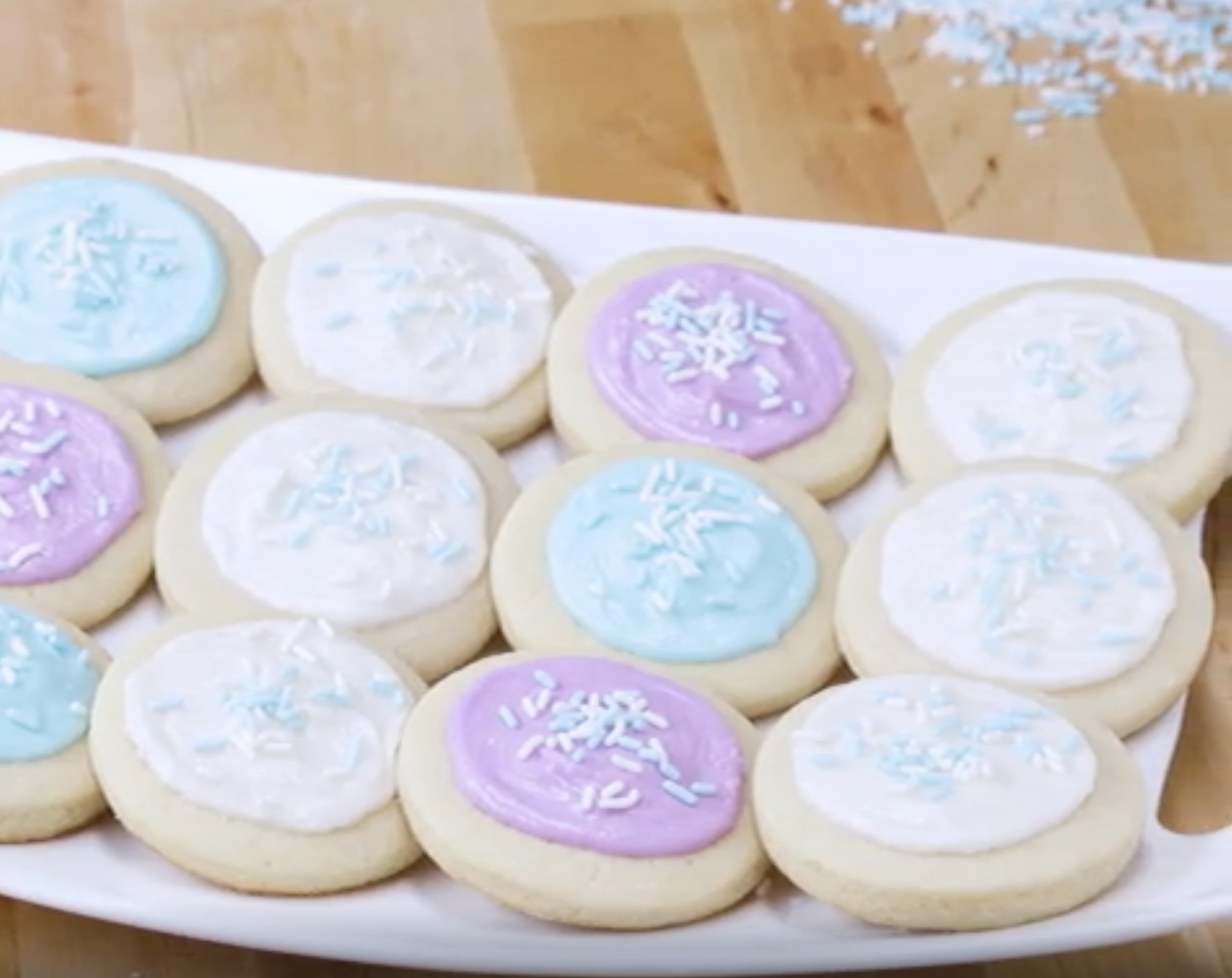 The sugar cookies with different color icing on top