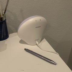 a reviewer photo of the same desk with the light turned around to show the white cord coming out the back