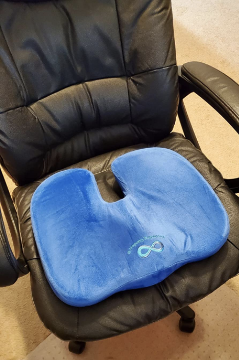 seat cushion in a reviewer&#x27;s wheeled desk chair