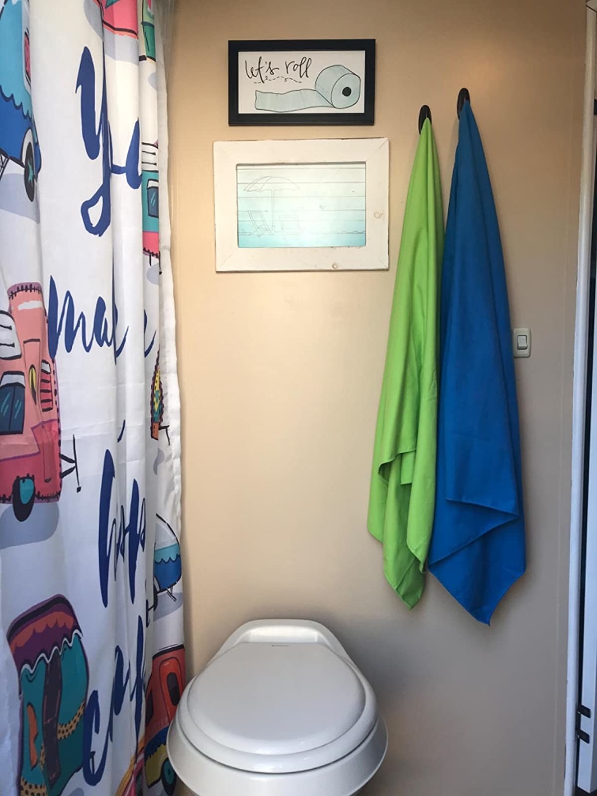 The green and blue towels in a bathroom