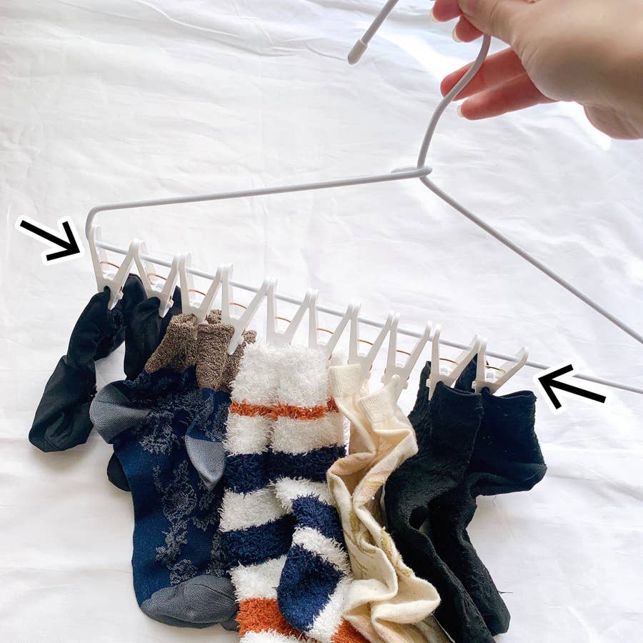 奥様下着 洗濯物 セリアさん、よく思いついたなぁ〜。110円の「アイデアハンガー」で“洗濯あるある”が解決できた!