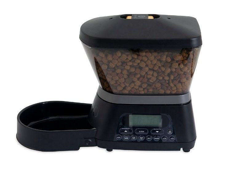 An automatic pet feeder 