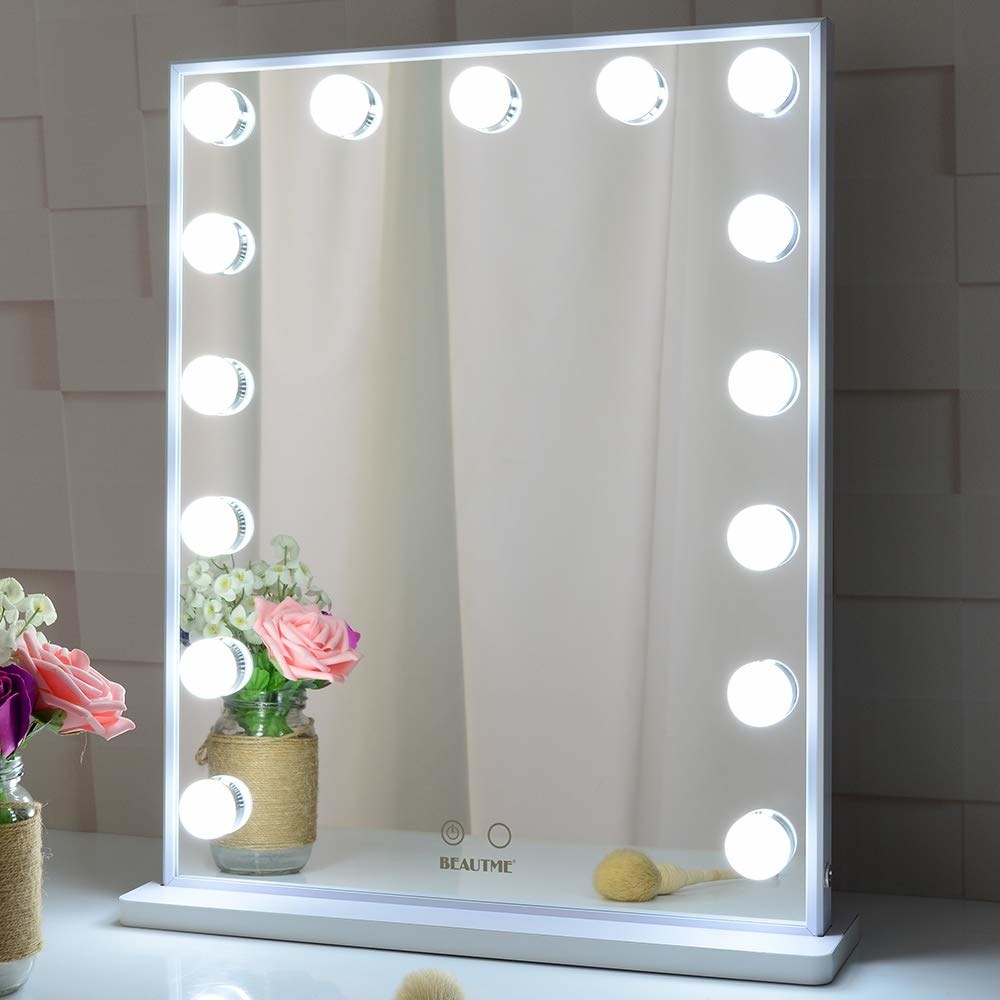 vanity mirror with light bulbs around the edges