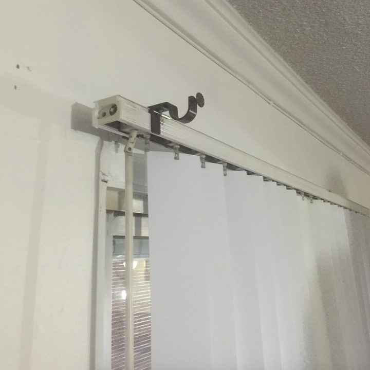 A customer review photo showing a close up of the bracket on the window