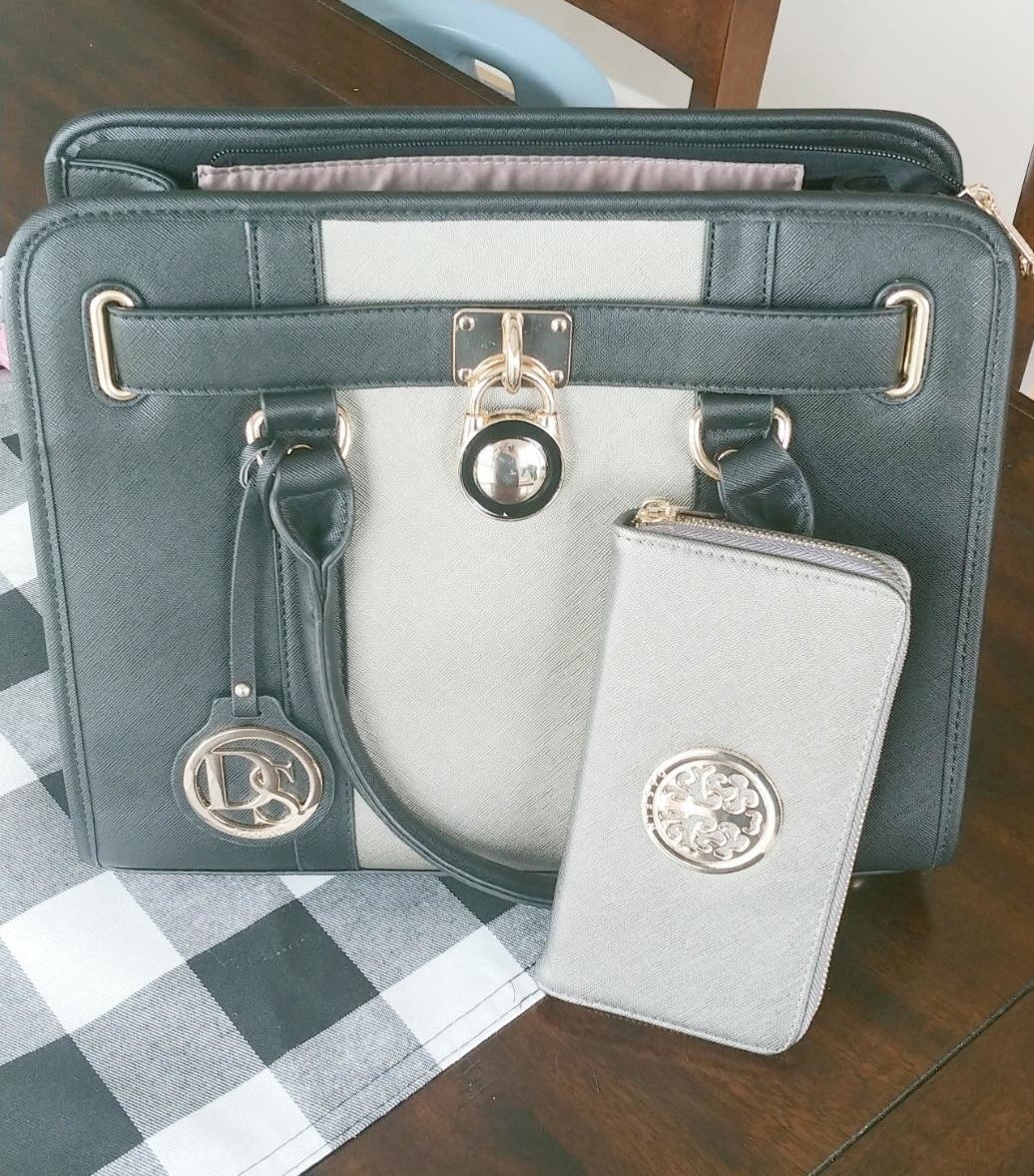 Review photo of the green handle satchel bag and matching wallet 