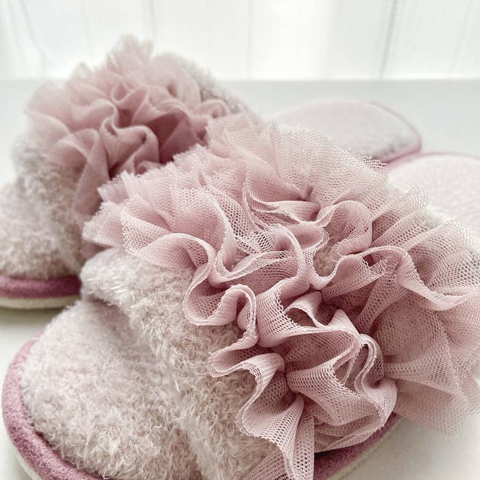 Francfranc(フランフラン)のおすすめスリッパ「モイストニット フリルルームシューズ」